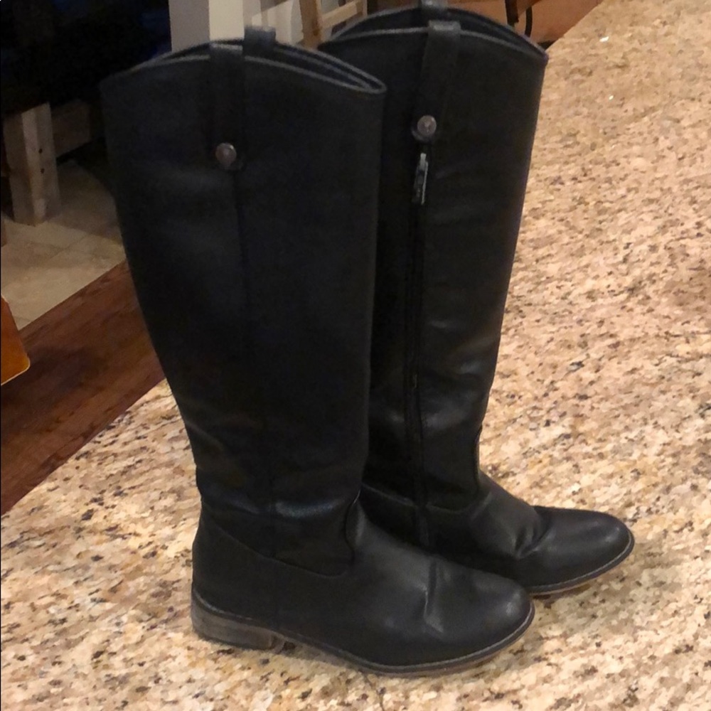 Ladies black Blackwell riding boots. Minor wear.
